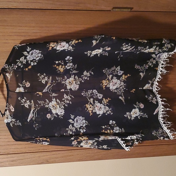 Size M Black Floral Kimono - Picture 3 of 3